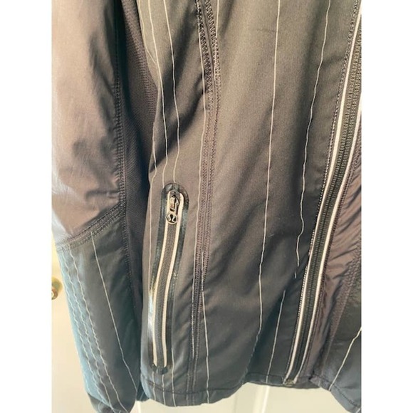 LULULEMON Size 6 Run Get up and glow black striped Jacket - Picture 10 of 10